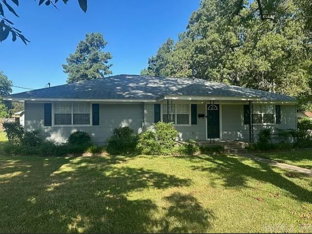 WELL MAINTAINED AND SPACIOUS HOME